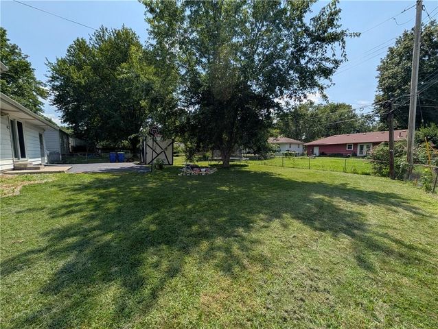 8 NW Noel Street, Lee's Summit, MO 64063
