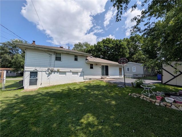 8 NW Noel Street, Lee's Summit, MO 64063