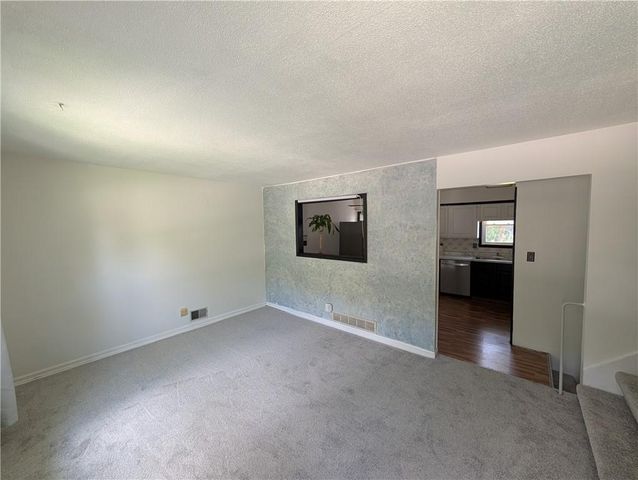 8 NW Noel Street, Lee's Summit, MO 64063