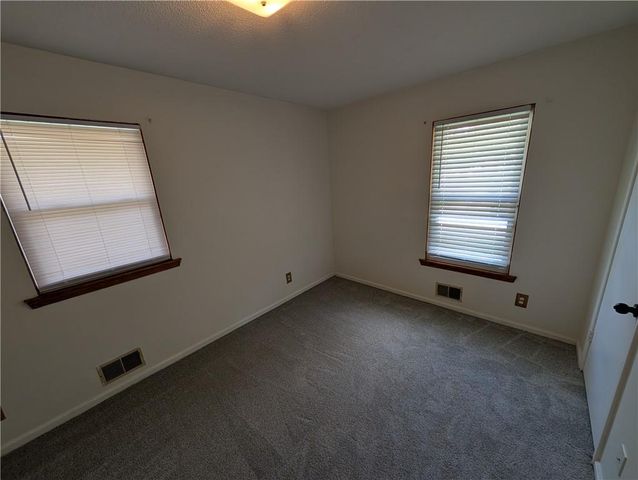 8 NW Noel Street, Lee's Summit, MO 64063