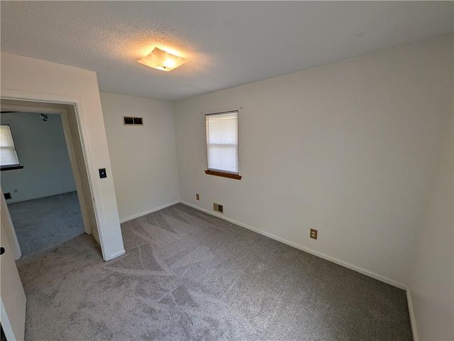8 NW Noel Street, Lee's Summit, MO 64063