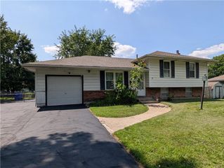 8 NW Noel Street, Lee's Summit, MO 64063