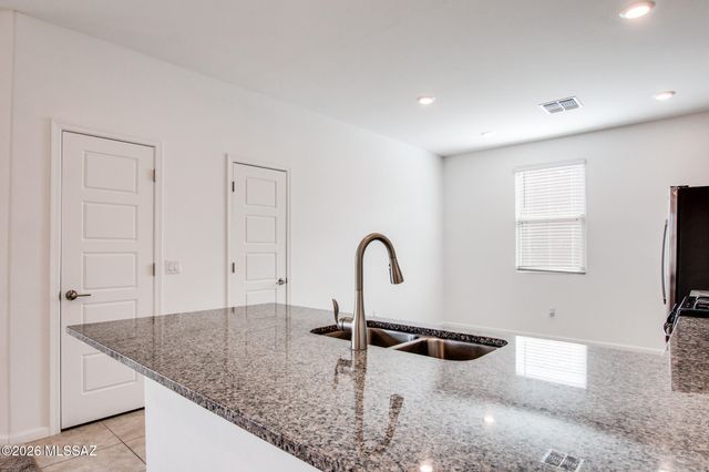 7845 S Sugarbend Drive, Tucson, AZ 85757