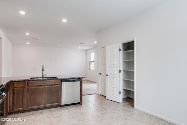 7845 S Sugarbend Drive, Tucson, AZ 85757