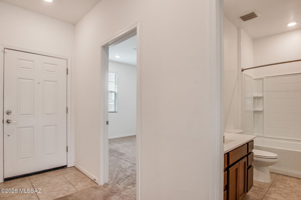 Image 10 of property listing at 7845 S Sugarbend Drive, Tucson, AZ 85757