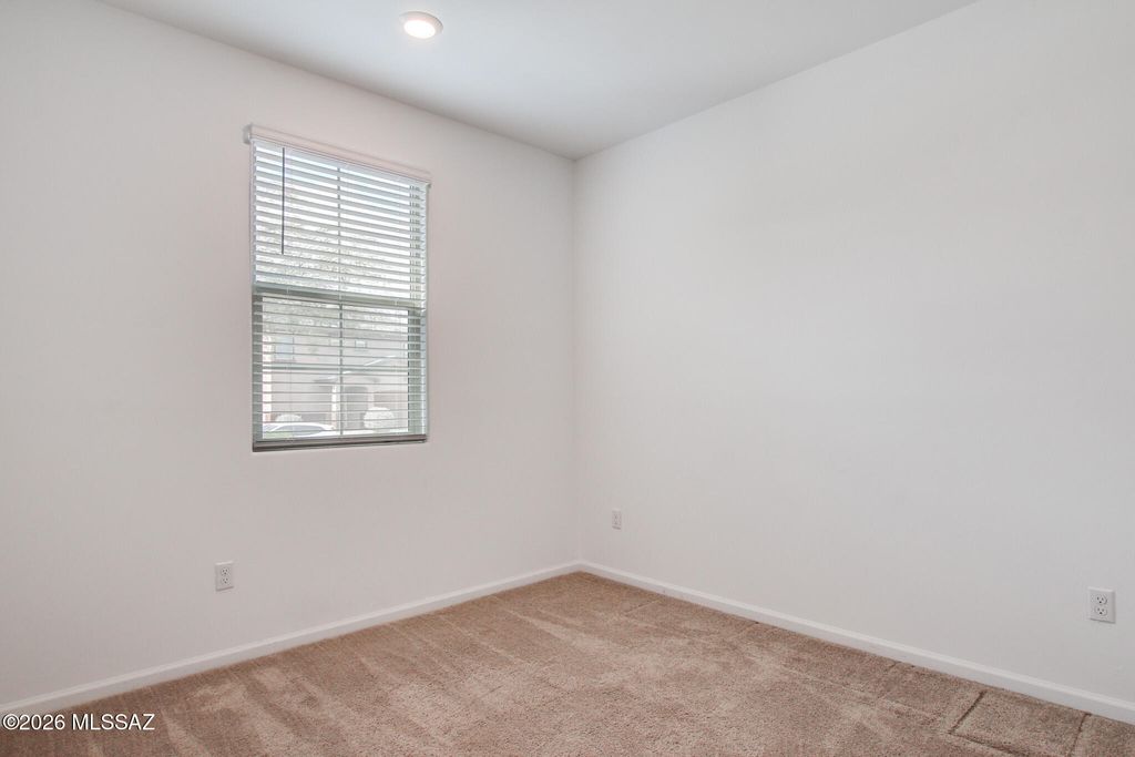 Image 11 of property listing at 7845 S Sugarbend Drive, Tucson, AZ 85757
