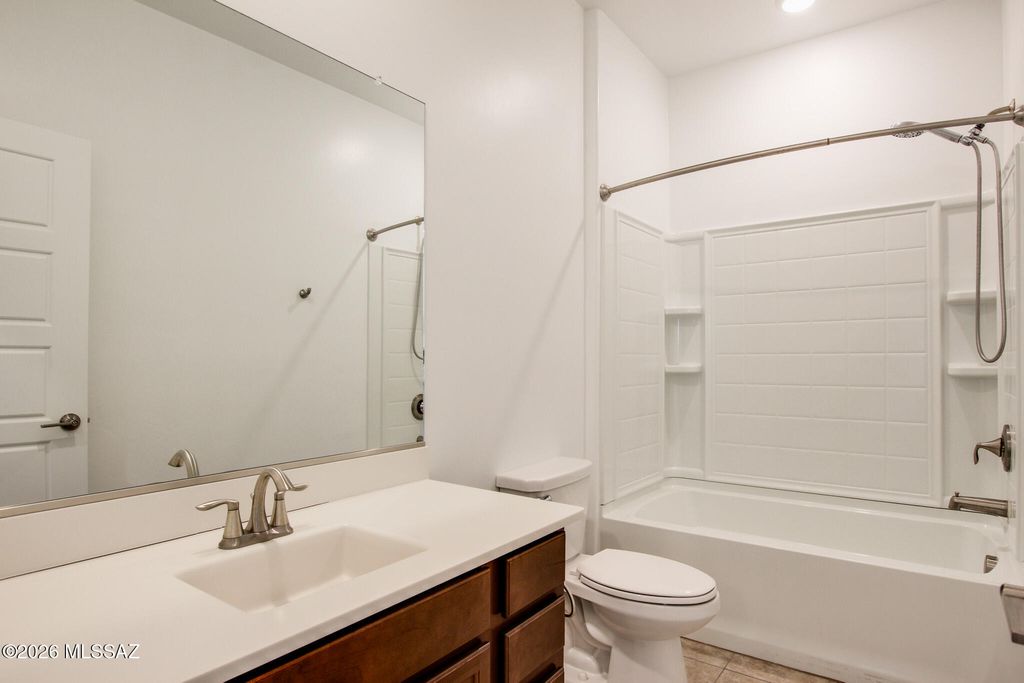 Image 13 of property listing at 7845 S Sugarbend Drive, Tucson, AZ 85757