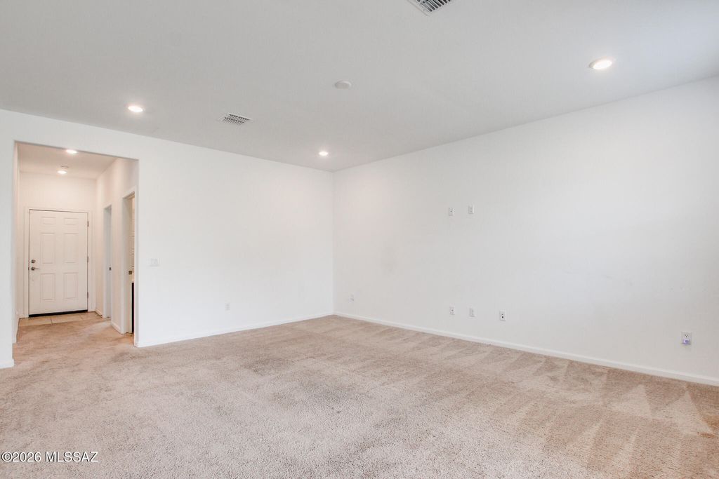 Image 17 of property listing at 7845 S Sugarbend Drive, Tucson, AZ 85757