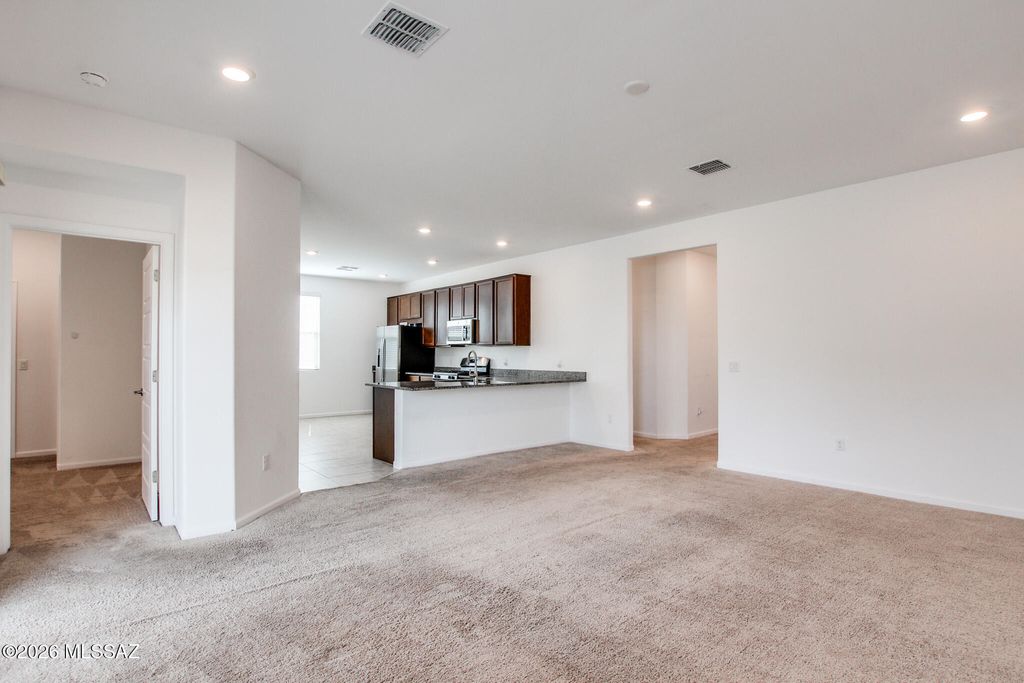 Image 18 of property listing at 7845 S Sugarbend Drive, Tucson, AZ 85757