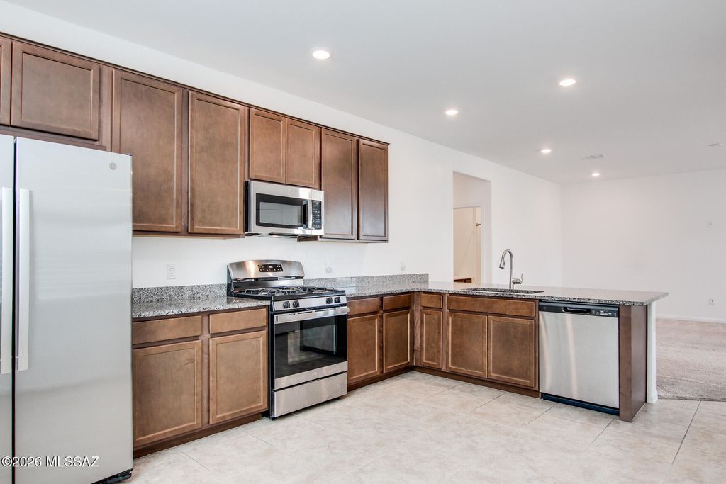 Image 3 of property listing at 7845 S Sugarbend Drive, Tucson, AZ 85757