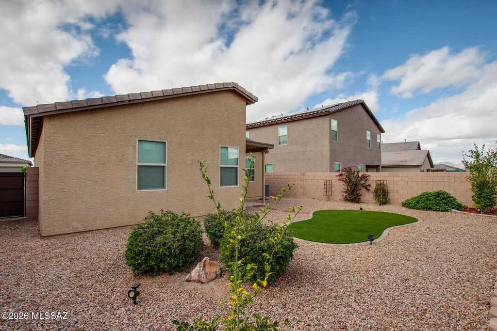 Image 36 of property listing at 7845 S Sugarbend Drive, Tucson, AZ 85757