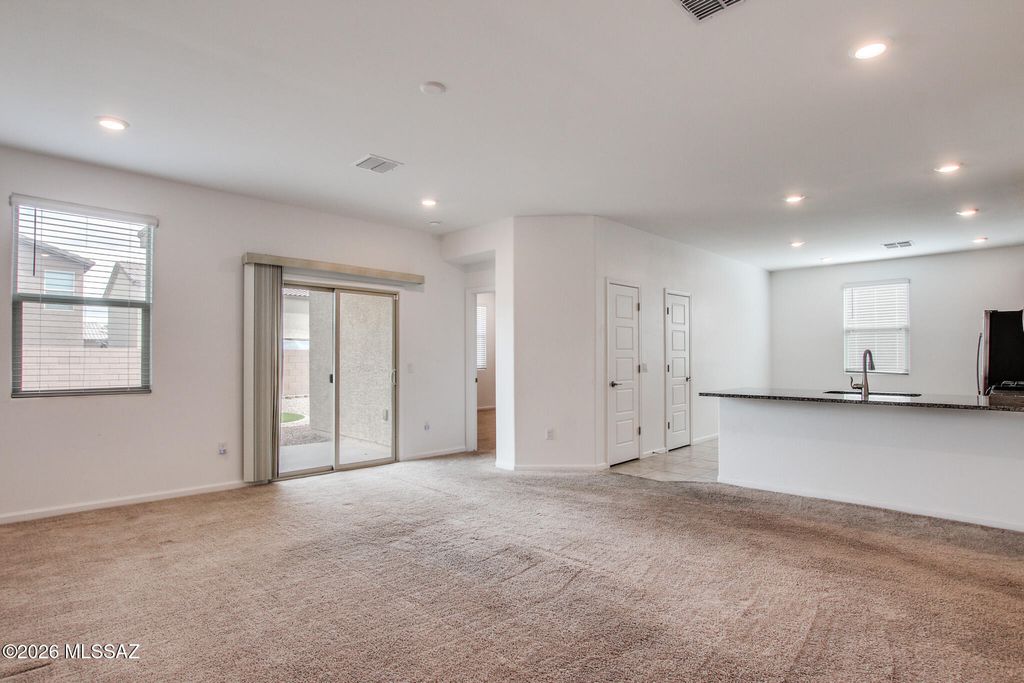 Image 4 of property listing at 7845 S Sugarbend Drive, Tucson, AZ 85757