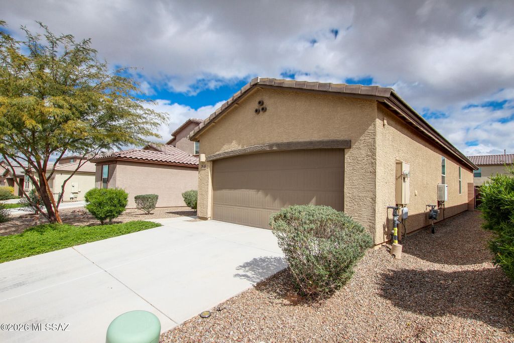 Image 9 of property listing at 7845 S Sugarbend Drive, Tucson, AZ 85757
