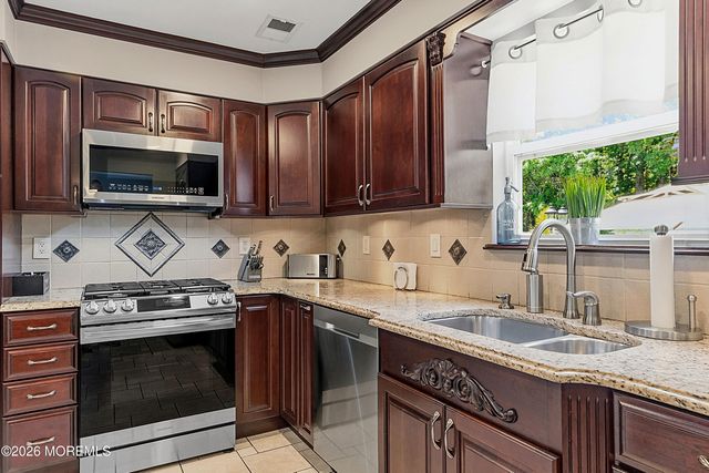 42 Netty Street, Howell, NJ 07731