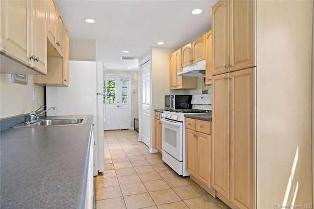 210 Broadway Road 210, Milford, CT 06460