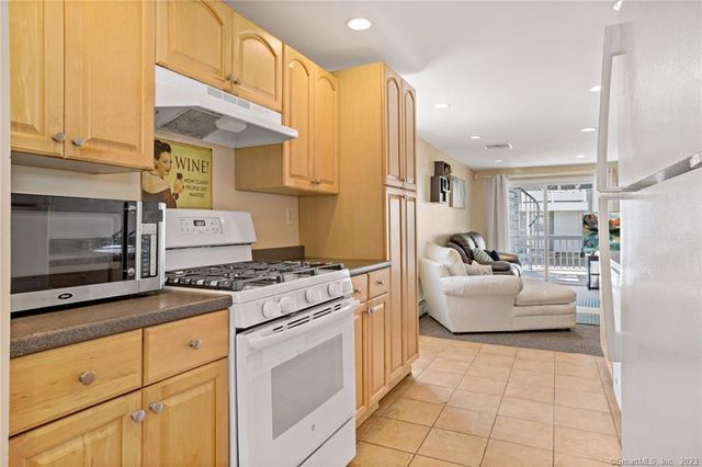 210 Broadway Road 210, Milford, CT 06460