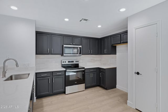 3770 W YELLOW PEAK Drive, San Tan Valley, AZ 85144