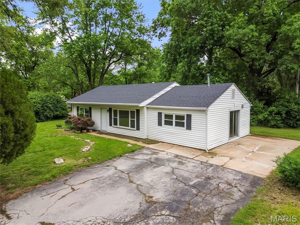 11920 Bridgevale Avenue, St Louis, MO 63138