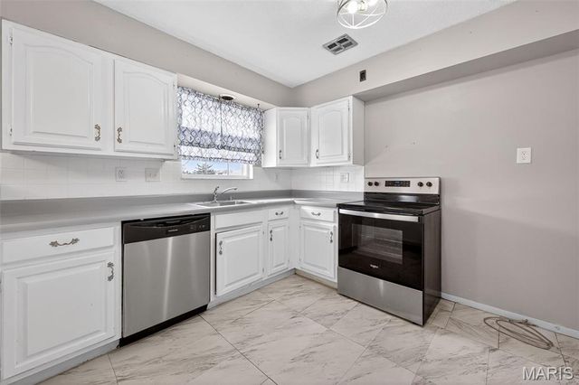 1726 Mayenne Court, St Louis, MO 63125