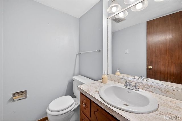 1726 Mayenne Court, St Louis, MO 63125