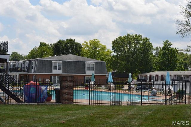 1726 Mayenne Court, St Louis, MO 63125