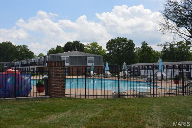 1726 Mayenne Court, St Louis, MO 63125