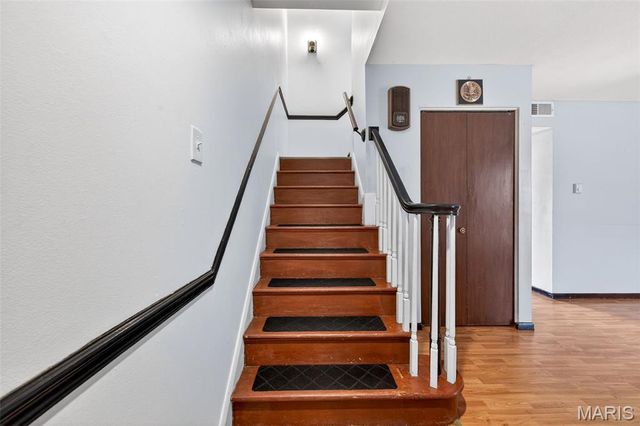 1726 Mayenne Court, St Louis, MO 63125