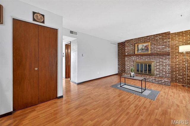 1726 Mayenne Court, St Louis, MO 63125