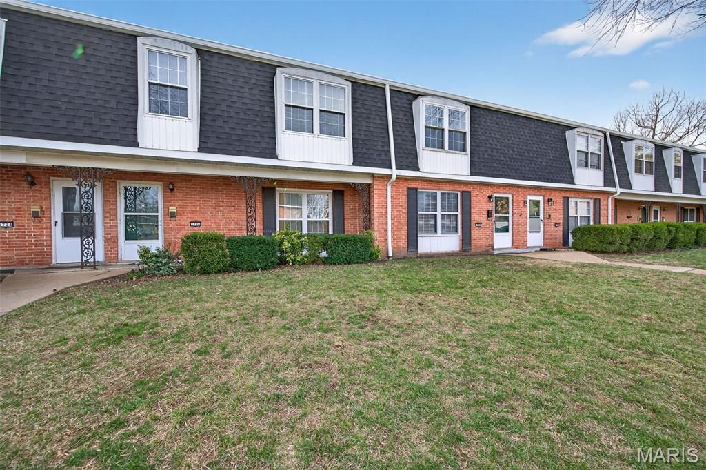 1726 Mayenne Court, St Louis, MO 63125