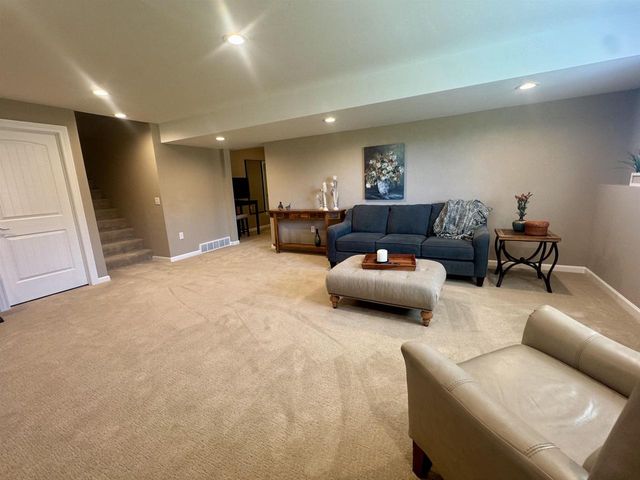 1256 CAMERON CIRCLE, Neenah, WI 54956