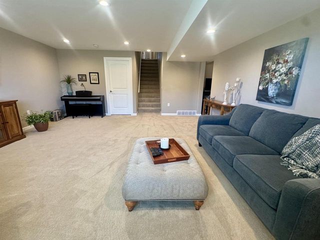 1256 CAMERON CIRCLE, Neenah, WI 54956