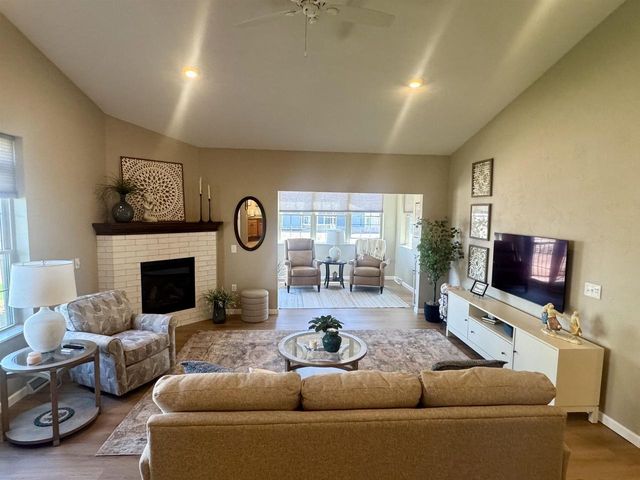 1256 CAMERON CIRCLE, Neenah, WI 54956