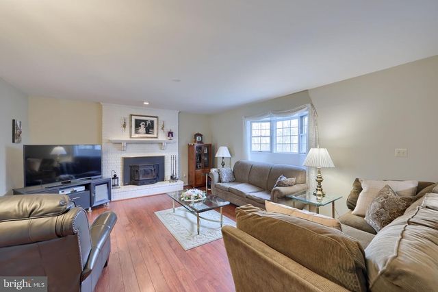2977 HEARTHSIDE LN, Lancaster, PA 17601