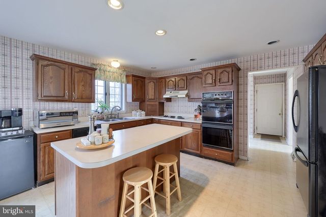 2977 HEARTHSIDE LN, Lancaster, PA 17601