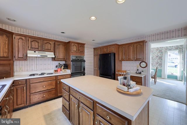 2977 HEARTHSIDE LN, Lancaster, PA 17601