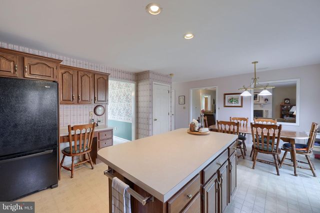 2977 HEARTHSIDE LN, Lancaster, PA 17601