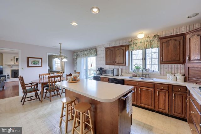 2977 HEARTHSIDE LN, Lancaster, PA 17601