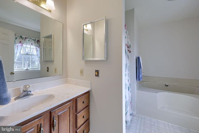 2977 HEARTHSIDE LN, Lancaster, PA 17601