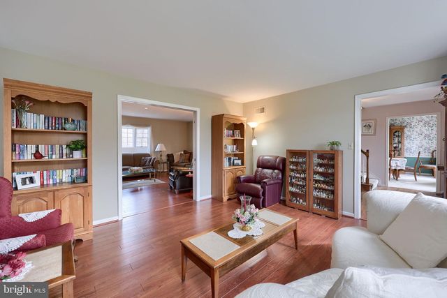 2977 HEARTHSIDE LN, Lancaster, PA 17601