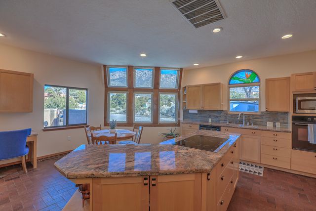 412 Live Oak Loop NE, Albuquerque, NM 87122