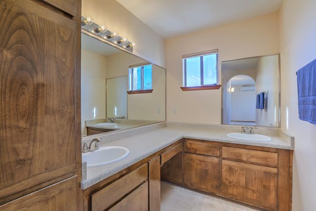 412 Live Oak Loop NE, Albuquerque, NM 87122