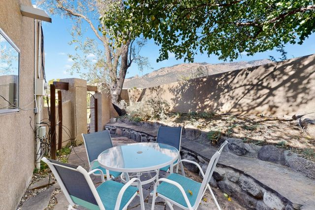 412 Live Oak Loop NE, Albuquerque, NM 87122