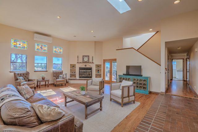 412 Live Oak Loop NE, Albuquerque, NM 87122