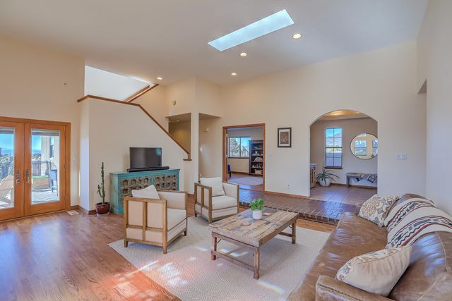 412 Live Oak Loop NE, Albuquerque, NM 87122