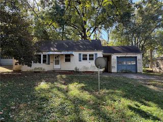 1223 W 32nd Street, Independence, MO 64055