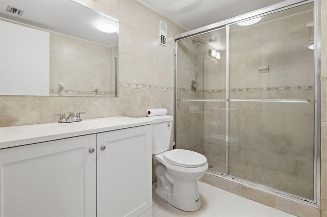 661 NE 195th Street 310, Miami, FL 33179