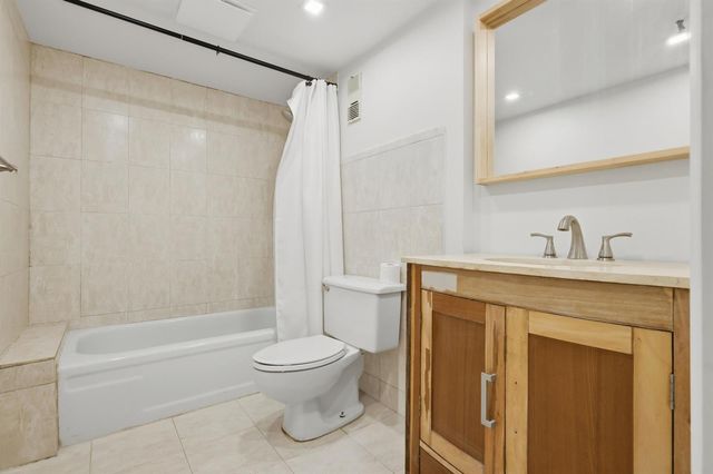 661 NE 195th Street 310, Miami, FL 33179