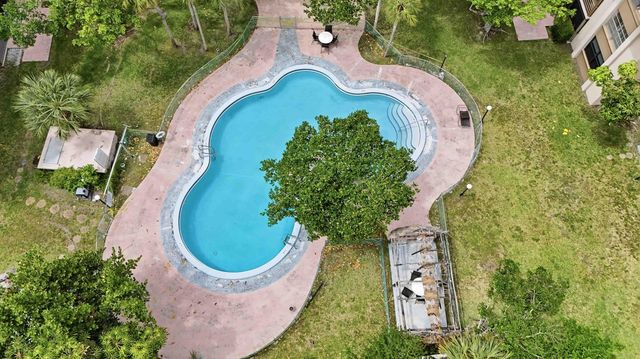 661 NE 195th Street 310, Miami, FL 33179