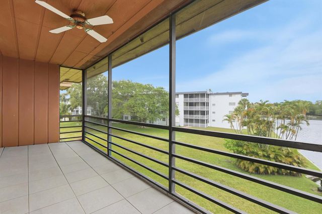 661 NE 195th Street 310, Miami, FL 33179