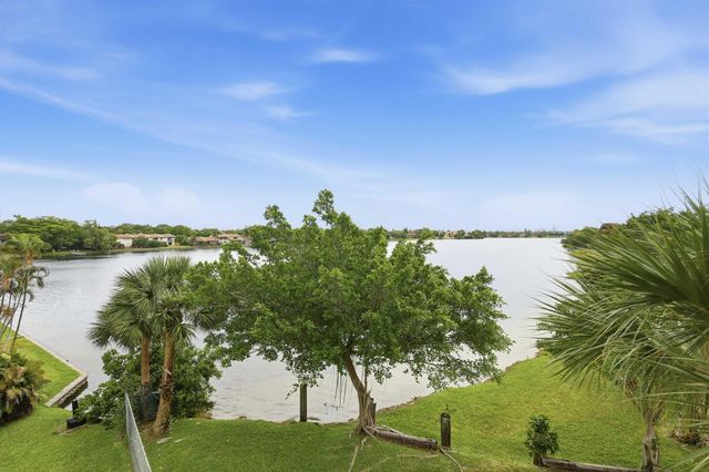 661 NE 195th Street 310, Miami, FL 33179